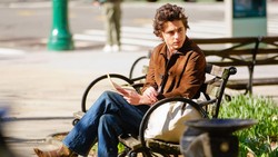 Timothee Chalamet Menggemukkan Badan Demi Peran Bob Dylan, BB Naik 9 Kg
