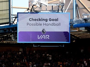 Dua Legenda MU Setuju VAR Dihapus dari Liga Inggris