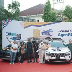 Mantap! Agen BRILink Berprestasi Terima Mobil dari BRI