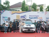 Mantap! Agen BRILink Berprestasi Terima Mobil dari BRI