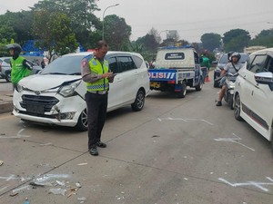 Kronologi Kecelakaan Beruntun di Transyogi gegara Truk Batu Tak Kuat Nanjak