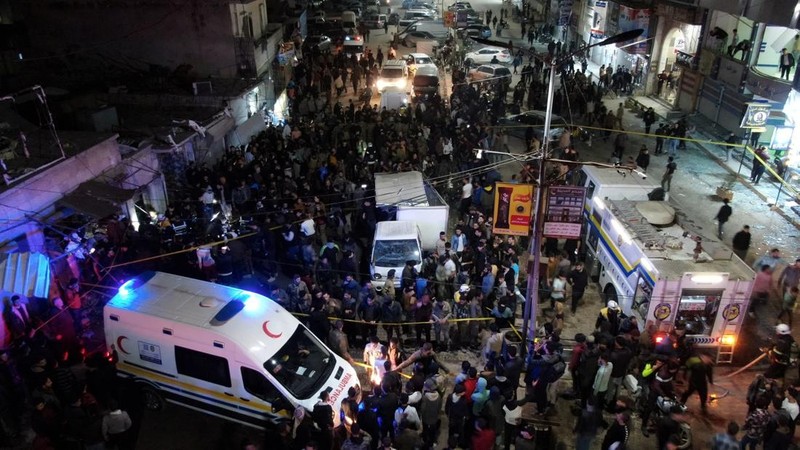 Tujuh orang dinyatakan tewas dan lebih dari 20 orang luka-luka akibat ledakan mobil di sebuah pasar di kota Azaz, Suriah. (Hassan Tall Rifat via REUTERS/Hassan Tall Rifat)