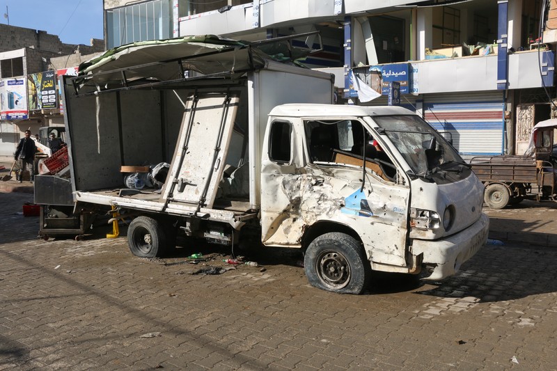 Tujuh orang dinyatakan tewas dan lebih dari 20 orang luka-luka akibat ledakan mobil di sebuah pasar di kota Azaz, Suriah. (Hassan Tall Rifat via REUTERS/Hassan Tall Rifat) Tujuh orang dinyatakan tewas dan lebih dari 20 orang luka-luka akibat ledakan mobil di sebuah pasar di kota Azaz, Suriah. (Hassan Tall Rifat via REUTERS/Hassan Tall Rifat)