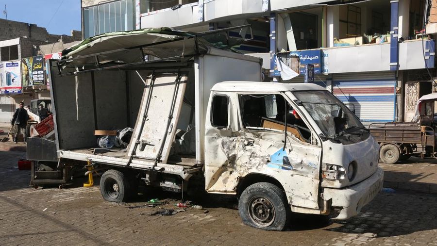 Tujuh orang dinyatakan tewas dan lebih dari 20 orang luka-luka akibat ledakan mobil di sebuah pasar di kota Azaz, Suriah. (Hassan Tall Rifat via REUTERS/Hassan Tall Rifat)