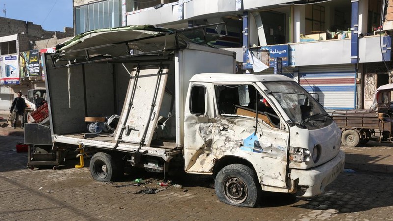 Tujuh orang dinyatakan tewas dan lebih dari 20 orang luka-luka akibat ledakan mobil di sebuah pasar di kota Azaz, Suriah. (Hassan Tall Rifat via REUTERS/Hassan Tall Rifat)