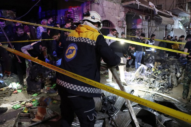 Tujuh orang dinyatakan tewas dan lebih dari 20 orang luka-luka akibat ledakan mobil di sebuah pasar di kota Azaz, Suriah. (Hassan Tall Rifat via REUTERS/Hassan Tall Rifat) Tujuh orang dinyatakan tewas dan lebih dari 20 orang luka-luka akibat ledakan mobil di sebuah pasar di kota Azaz, Suriah. (Hassan Tall Rifat via REUTERS/Hassan Tall Rifat)
