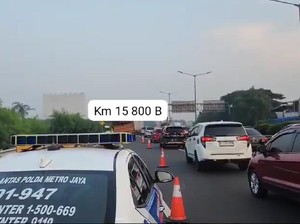 Ada Truk Gangguan, Lalin di Tol JORR Arah Joglo Padat