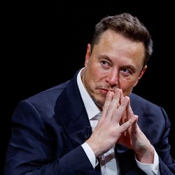 Elon Musk Mendadak Terbang ke China, Ada Apa?