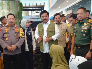 Tinjau Pelabuhan Merak, Menko Hadi Jamin Keamanan Jalur Mudik Lebaran