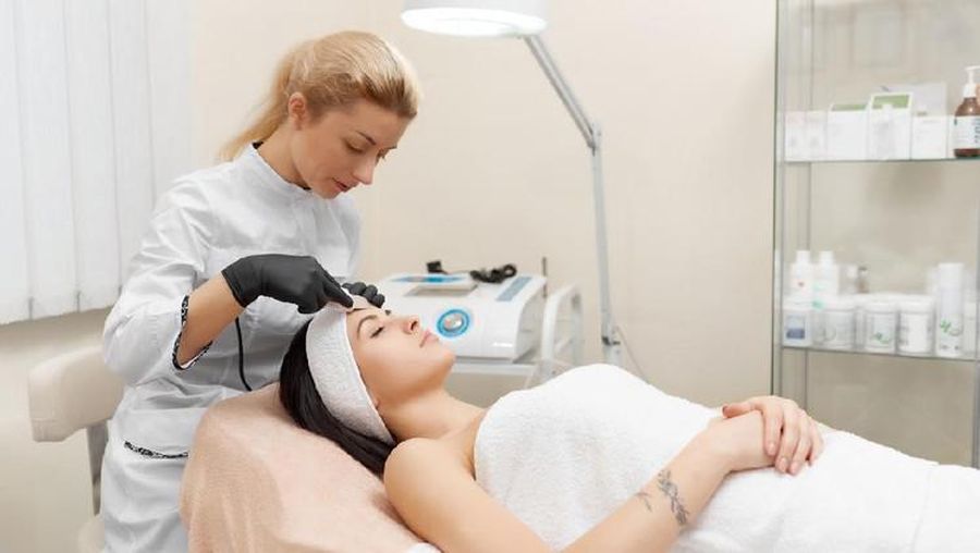 Ilustrasi klinik kecantikan (Freepik)