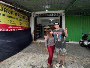 Viral! Pedagang Martabak Dapat Hadiah Motor-Toko dari Bule AS Isaiah Garza