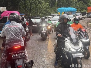 Poros Maros-Bone di Camba Siang Ini Macet gegara Material di Badan Jalan