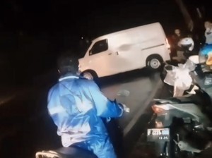 Jalan Nasional Sukabumi-Bogor Tertimbun Longsor