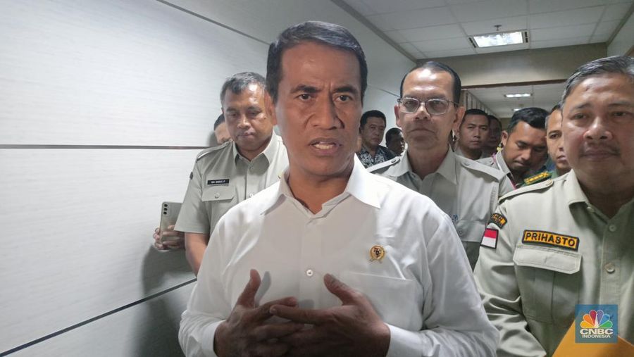 Menteri Pertanian Andi Amran Sulaiman saat ditemui di kantor Kementan, Senin (1/4/2024). (CNBC Indonesia/Ferry Sandi)