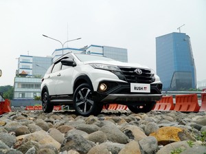 Diam-diam Menghanyutkan Toyota Rush