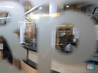 Dolar AS Tembus Rp15.900, Begini Suasana di Money Changer Jakarta