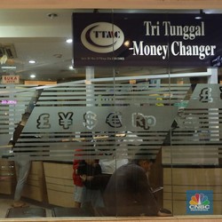 Dolar Tembus Rp 16.250, OJK Minta Masyarakat Jangan Panik