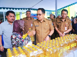 Pj Gubernur Jatim Sebut Stok-Harga Bahan Pokok Stabil Jelang Lebaran