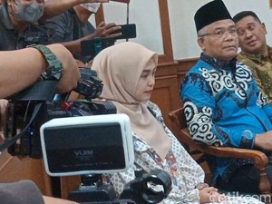 Teuku Ryan Senang Ria Ricis Hadiri Sidang, Optimis Bisa Bersatu Lagi