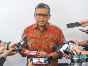 Hasto Respons Joman soal Jadi Penghalang Pertemuan Jokowi-Mega