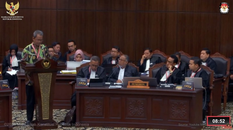 Hakim Mahkamah konstitusi saat sidang perdana sengketa hasil Pemilihan Presiden (Pilpres) 2024 di Gedung Mahkamah Konstitusi (MK), Jakarta, Rabu (27/3/2024). (CNBC Indonesia/Faisal Rahman)