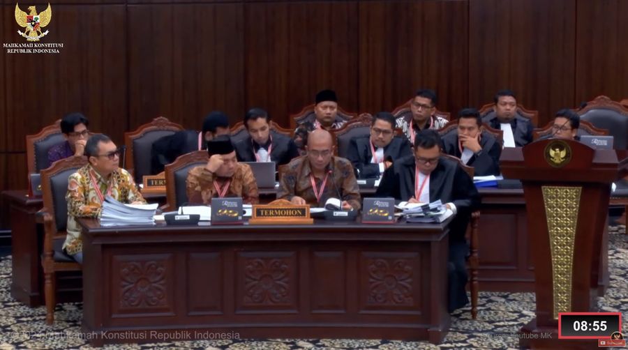 Hakim Mahkamah konstitusi saat sidang perdana sengketa hasil Pemilihan Presiden (Pilpres) 2024 di Gedung Mahkamah Konstitusi (MK), Jakarta, Rabu (27/3/2024). (CNBC Indonesia/Faisal Rahman)