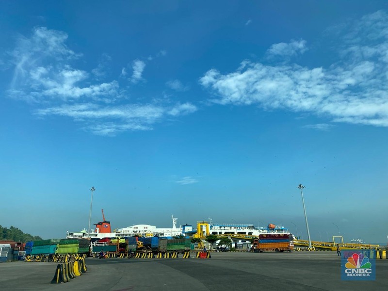 Kondisi jalan tol dari Jakarta menuju Pelabuhan Merak. (CNBC Indonesia/Maikel Jefriando) Kondisi jalan tol dari Jakarta menuju Pelabuhan Merak. (CNBC Indonesia/Maikel Jefriando)