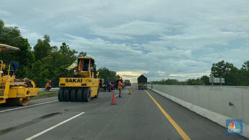 Situasi tol Trans Sumatera Lampung menuju Palembang. (CNBC Indonesia/Maikel Jefriando).