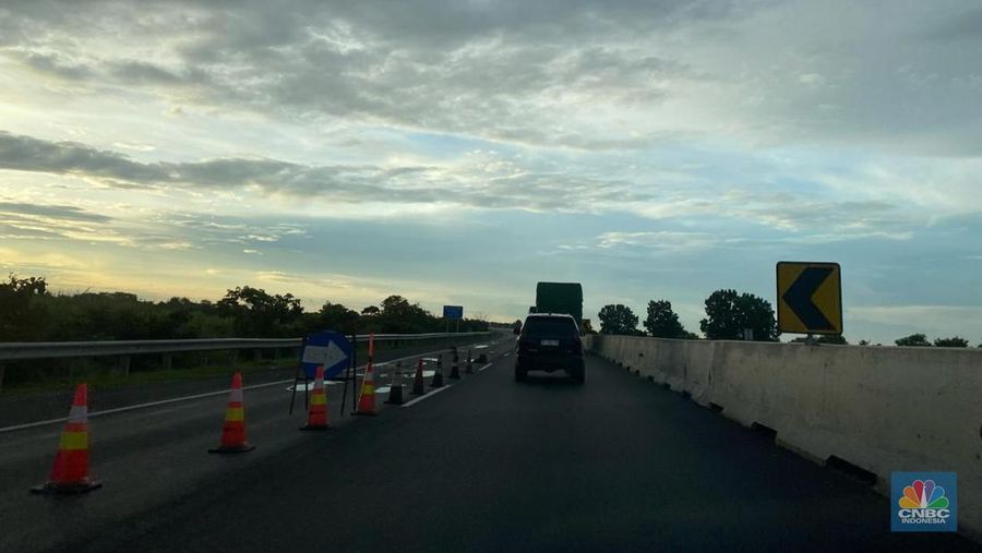 Situasi tol Trans Sumatera Lampung menuju Palembang. (CNBC Indonesia/Maikel Jefriando).