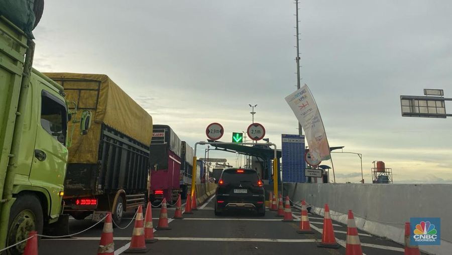 Situasi tol Trans Sumatera Lampung menuju Palembang. (CNBC Indonesia/Maikel Jefriando).
