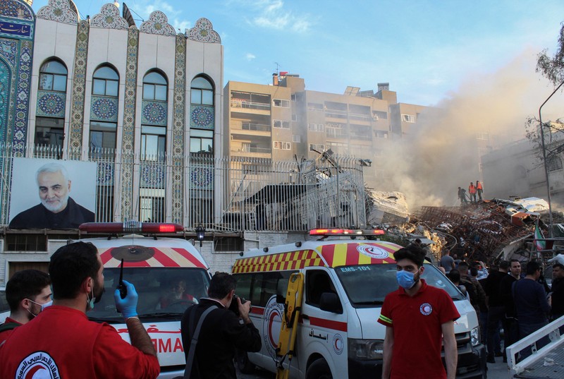 Asap mengepul setelah apa yang disebut media Iran sebagai serangan Israel terhadap gedung dekat kedutaan Iran di Damaskus, Suriah 1 April 2024. Asap mengepul setelah apa yang disebut media Iran sebagai serangan Israel terhadap gedung dekat kedutaan Iran di Damaskus, Suriah 1 April 2024. (REUTERS/Firas Makdesi) TPX IMAGES OF THE DAY