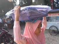 Memupuk Asa, Si Kecil Jelita Berjualan Donat Keliling Bantu Orang Tua