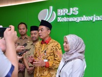 Jelang Lebaran, BPJS Ketenagakerjaan Serahkan Bantuan Banjir di Demak