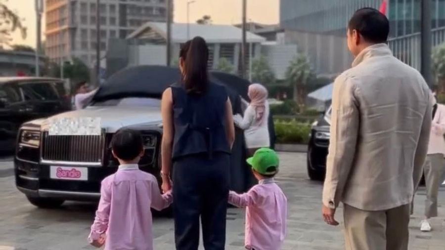 Mobil mewah Sandra Dewi yang disita Kejagung. Mobil mewah Sandra Dewi yang disita Kejagung. (Instagram @sandradewi88)