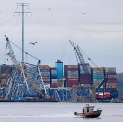 Potret Terbaru Kapal Raksasa Tabrak Jembatan Baltimore sampai Hancur