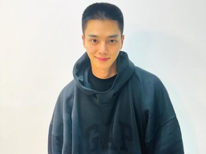 Song Kang Pamer Foto Rambut Cepak, Berangkat Wamil Tanpa Acara Khusus