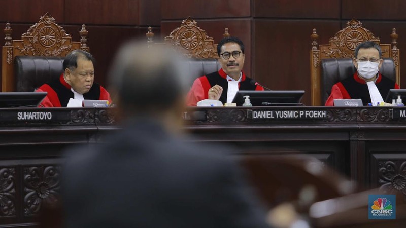 Suasana Sidang lanjutan sengketa Perselisihan Hasil Pemilihan Umum (PHPU) 2024 di ruang sidang MK, Jakarya, Selasa (2/4/2024). (CNBC Indonesia/Muhammad Sabki)