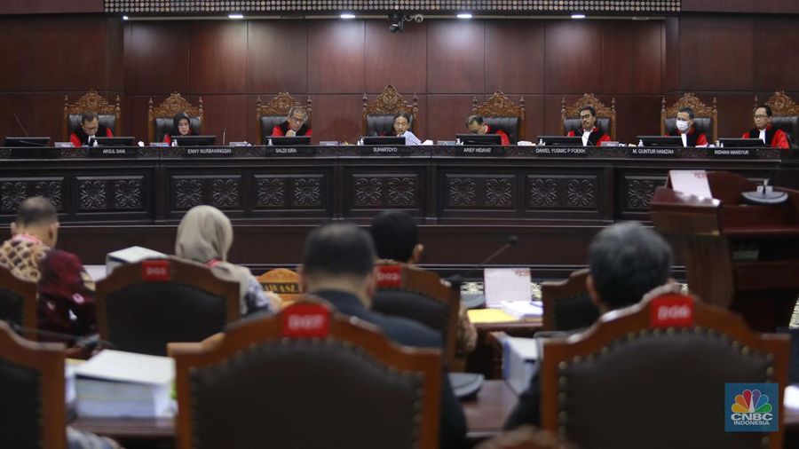 Suasana Sidang lanjutan sengketa Perselisihan Hasil Pemilihan Umum (PHPU) 2024 di ruang sidang MK, Jakarya, Selasa (2/4/2024).
