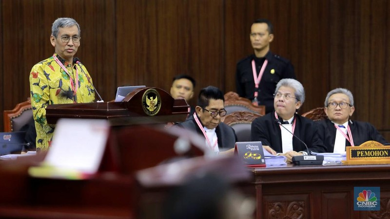 Suasana Sidang lanjutan sengketa Perselisihan Hasil Pemilihan Umum (PHPU) 2024 di ruang sidang MK, Jakarya, Selasa (2/4/2024). (CNBC Indonesia/Muhammad Sabki)