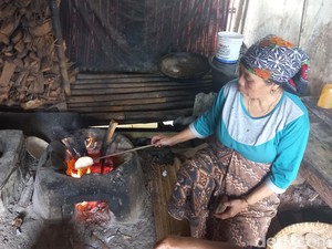 Renyah Beuleum Opak dan Saroja Camilan Khas Lebaran di Jawa Barat