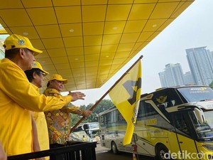 Airlangga Lepas 1.000 Pemudik Gratis: Nikmati Tol Buatan Pemerintah