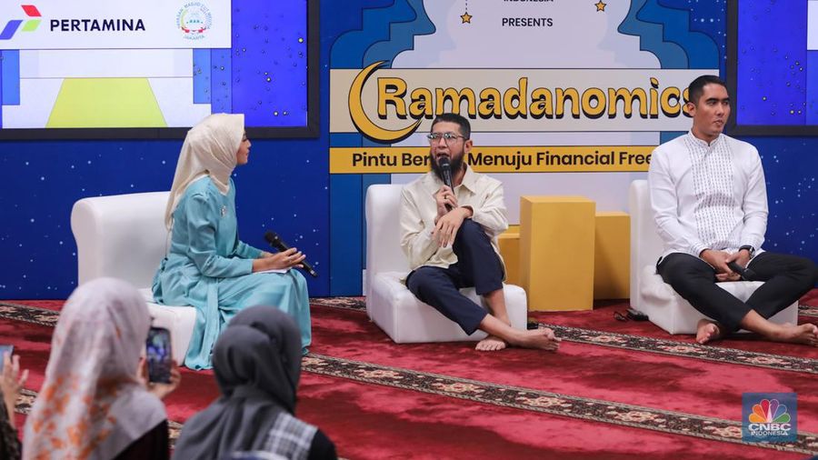 CEO Kasisolusi, Deryansha Azhary menyampaikan pemaparam dalam acara Ramadanomics di Masjid Cut Meutia, Jakarta, Rabu (3/4/2024). (CNBC Indonesia/Faisal Rahman)