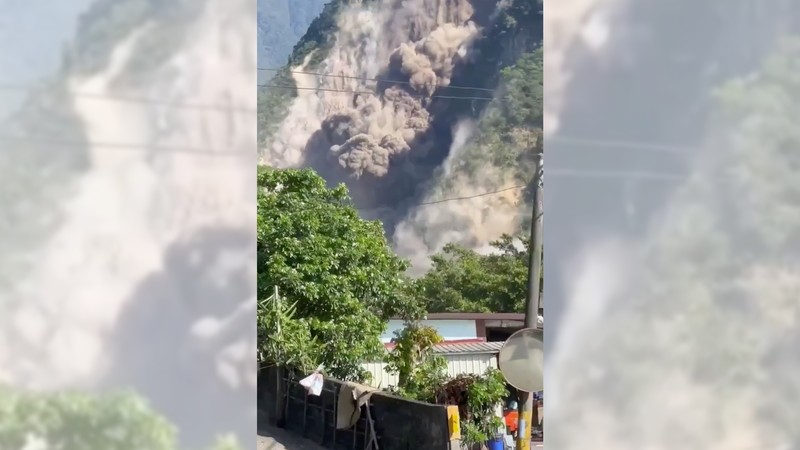 Sebuah gedung nampak ambruk akibat gempa yang mengguncang wilayah Taiwan dengan magnitudo 7,5 hingga muncul peringatan Tsunami pada Rabu (3/4/2024). Sebuah gedung nampak ambruk akibat gempa yang mengguncang wilayah Taiwan dengan magnitudo 7,5 hingga muncul peringatan Tsunami pada Rabu (3/4/2024). (Sosial Media X @Motabhai012)