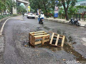 Warga Keluhkan Jalan Berlubang, Pj Walkot Palembang: Lapor ke Sosmed Saya