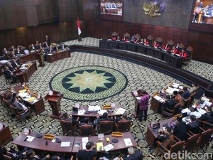 Bawaslu DKI Ungkap Gibran Bagi Gantungan Kunci Naruto di Ponpes: Tak Kampanye
