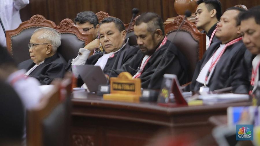 Yudistira Dwi Wardhana Asnar, Saksi Ahli Termohon dalam sidang lanjutan sengketa Perselisihan Hasil Pemilihan Umum (PHPU) 2024 di ruang sidang MK, Rabu (3/4/2024). (CNBC Indonesia/Muhammad Sabki)
