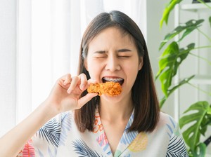 8 Kebiasaan Buruk Saat Puasa yang Diam-diam Bikin Berat Badan Naik