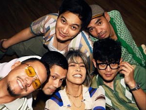 Meleleh dengan Kehangatan Cinta MALIQ & DEssentials di Klip Kita Bikin Romantis