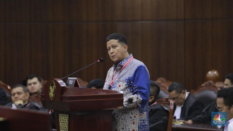 Yudistira Dwi Wardhana Asnar, Saksi Ahli Termohon dalam sidang lanjutan sengketa Perselisihan Hasil Pemilihan Umum (PHPU) 2024 di ruang sidang MK, Rabu (3/4/2024). (CNBC Indonesia/Muhammad Sabki)