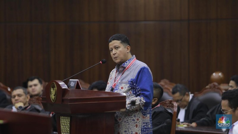 Yudistira Dwi Wardhana Asnar, Saksi Ahli Termohon dalam sidang lanjutan sengketa Perselisihan Hasil Pemilihan Umum (PHPU) 2024 di ruang sidang MK, Rabu (3/4/2024). (CNBC Indonesia/Muhammad Sabki)